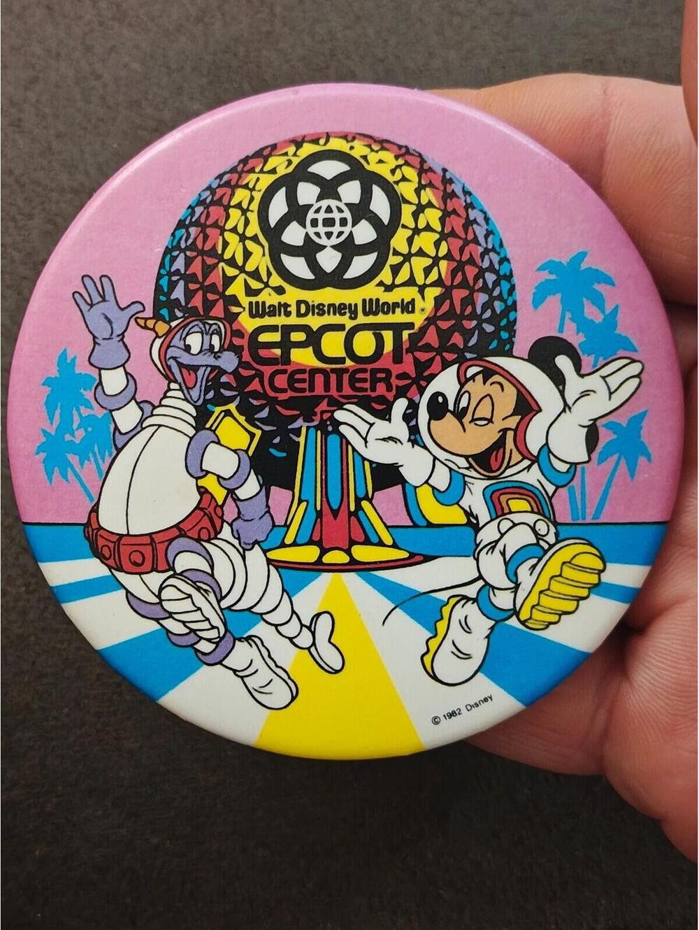 1982 Walt DisneyWorld EPCOT Center Pin-button /Pin